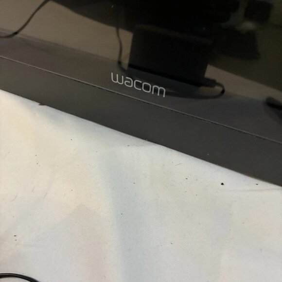 Wacom LCD Graphic Drawing Tablet DTF-720A Touchscreen+Wireless Pen, Stand & Cord - Picture 6 of 6